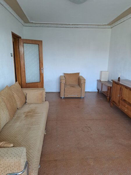 Brancoveanu, Huedin decomandat 3 cam., balcon mare