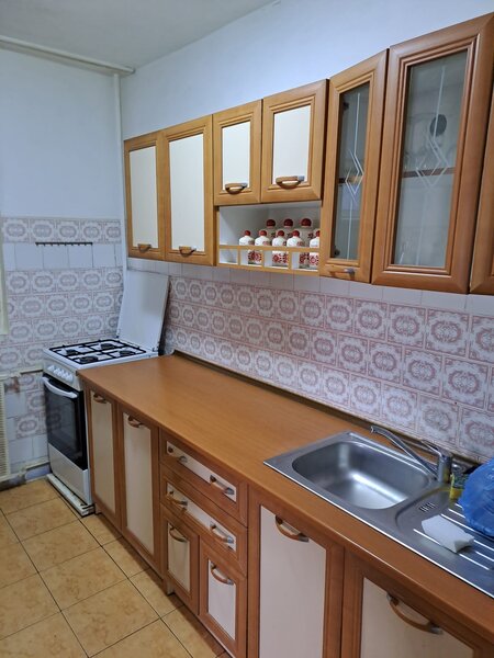 Brancoveanu, Huedin decomandat 3 cam., balcon mare