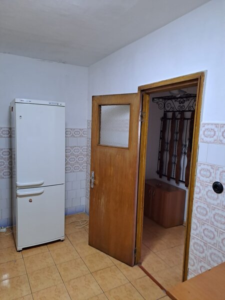 Brancoveanu, Huedin decomandat 3 cam., balcon mare