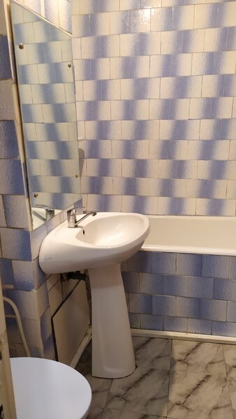 Brancoveanu, Huedin decomandat 3 cam., balcon mare